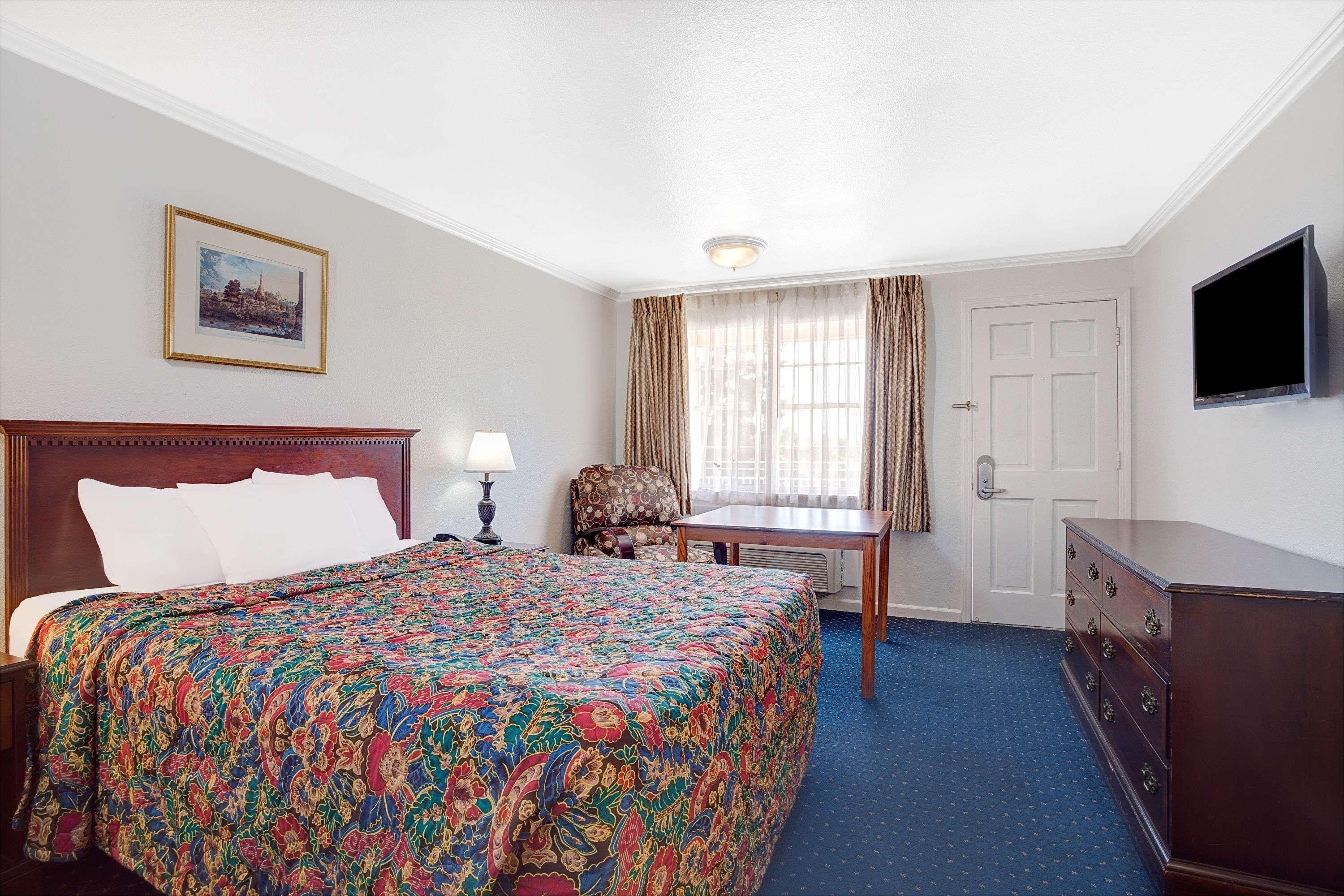 Days Inn By Wyndham Эверетт Экстерьер фото