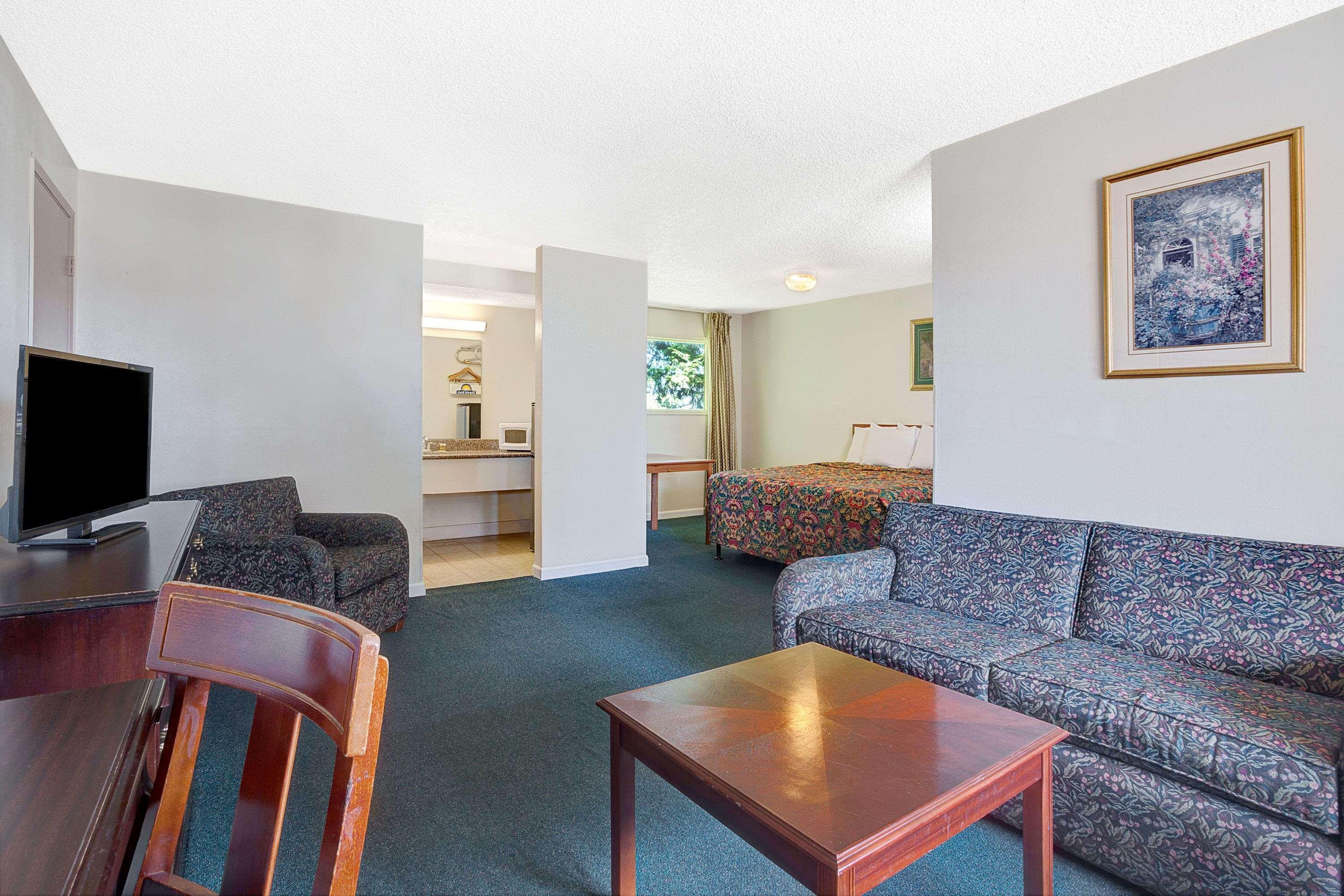 Days Inn By Wyndham Эверетт Экстерьер фото