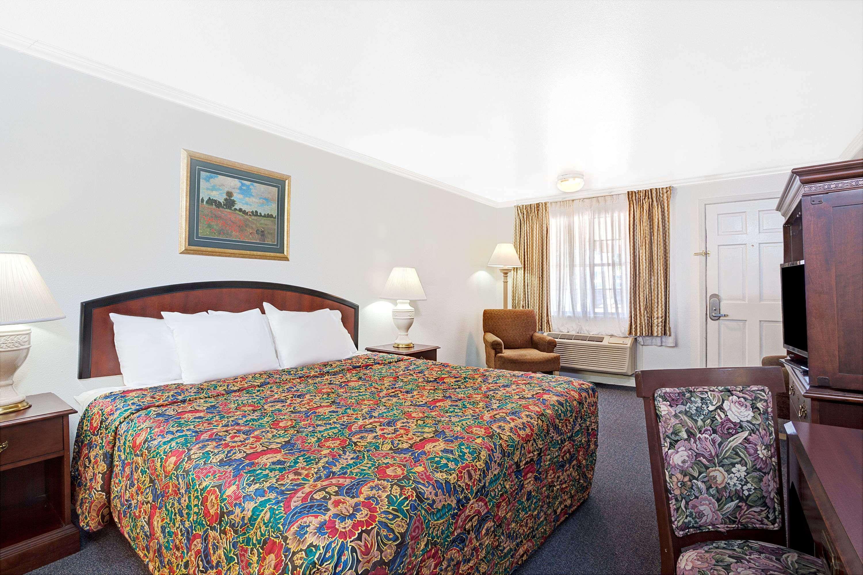 Days Inn By Wyndham Эверетт Экстерьер фото