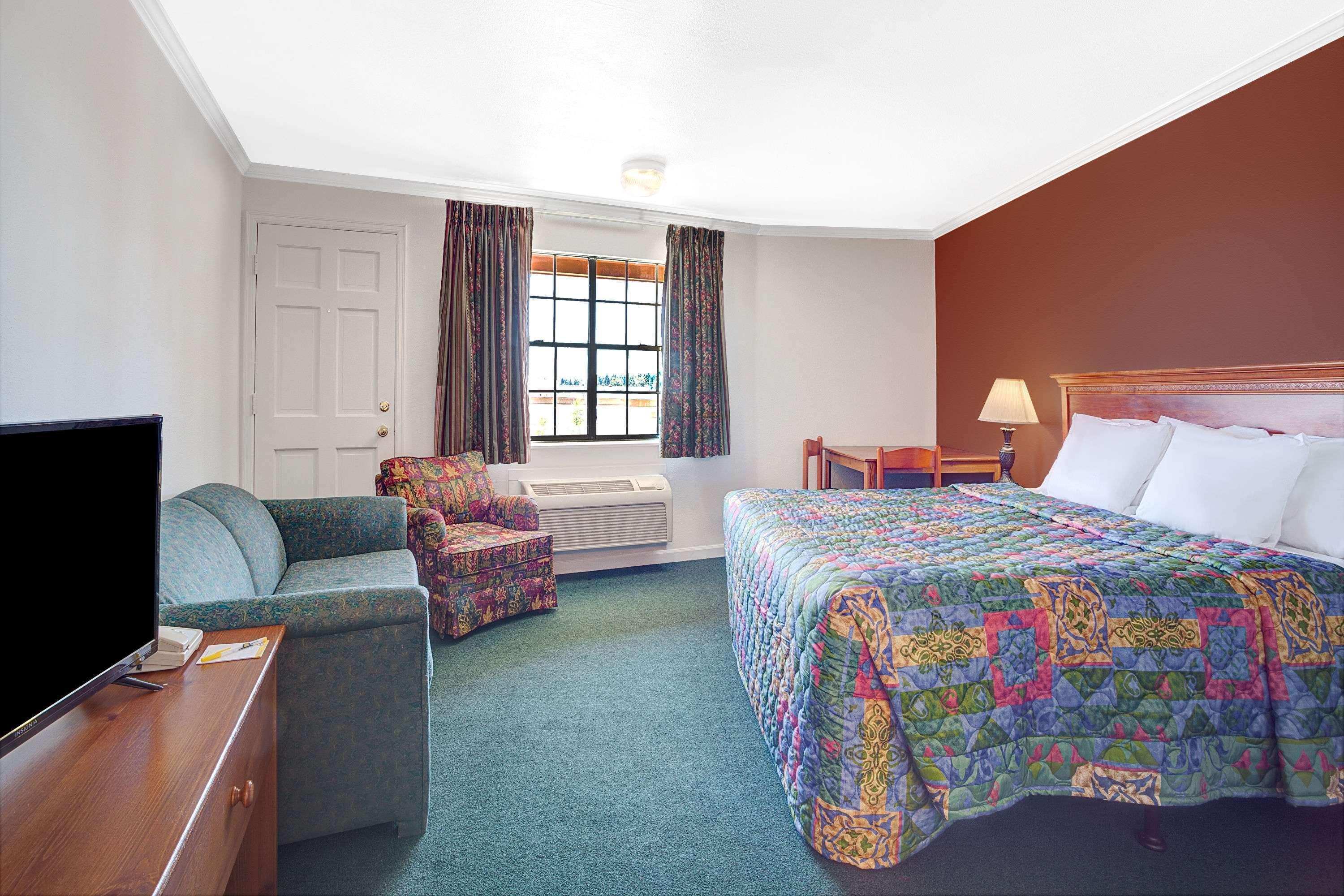 Days Inn By Wyndham Эверетт Экстерьер фото