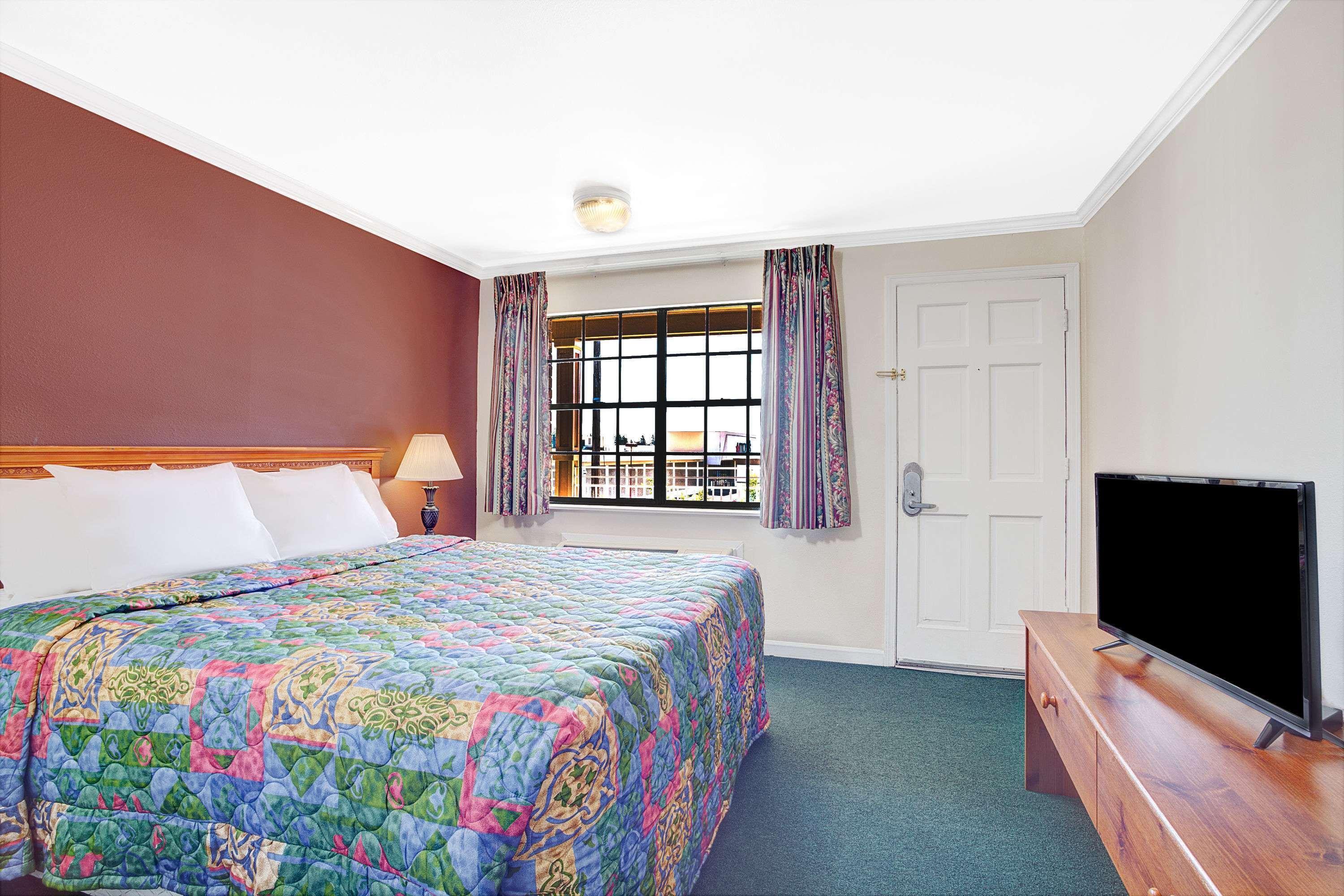 Days Inn By Wyndham Эверетт Экстерьер фото